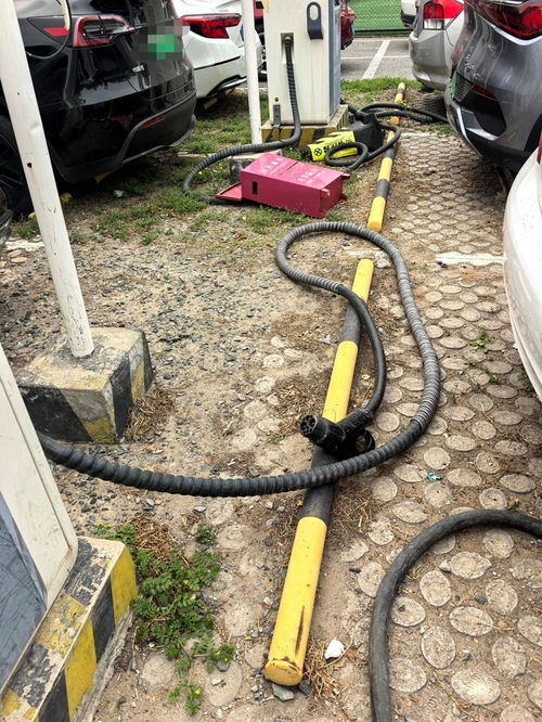 废弃新能源汽车充电桩成 僵尸 ,如何能清走